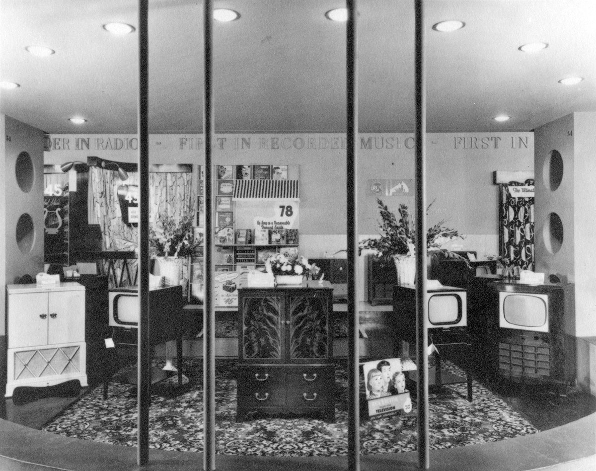 The CNE Television Exhibit, 1940. CNE Archives Photo Collection.