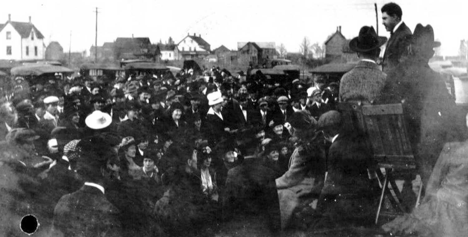 Senator Gustave Lacasse speaks to a group of French Canadians in Tecumseh, Ontario, to protest the appointment in October 1918 of Fr. François Xavier Laurendeau as the new pastor of Our Lady of the Lake Parish in the Windsor suburb of Ford City. Fr. Laurendeau was suspected of being against the bilingual schools. (Source: Centre for Research on French Canadian Culture, University of Ottawa)