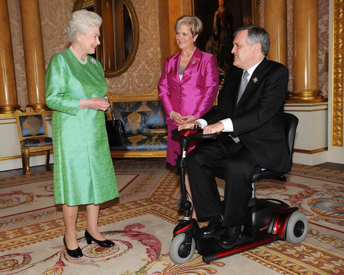 The Honourable David C. Onley, former Lieutenant Governor of Ontario, meets with Her Majesty The Queen at Buckingham Palace. (Photo: David Onley)