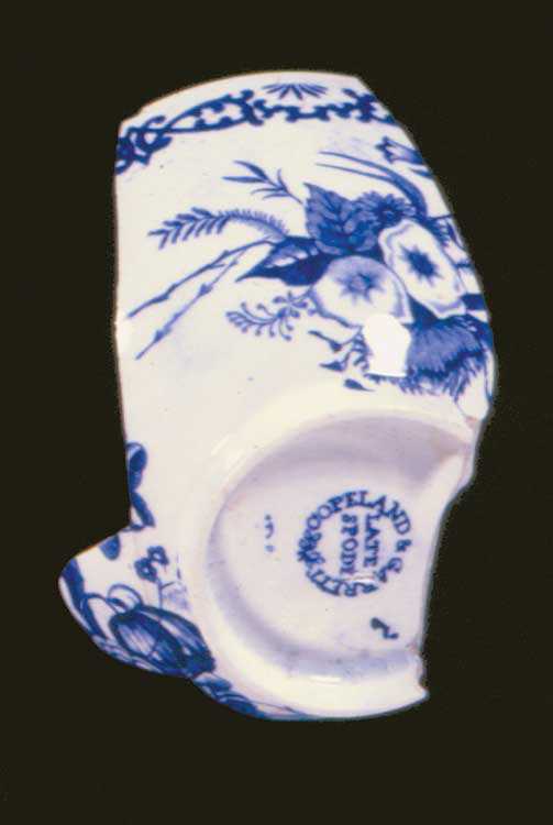 This tea bowl in the Antoinette pattern was manufactured by Copeland & Garret between 1833 and 1847.