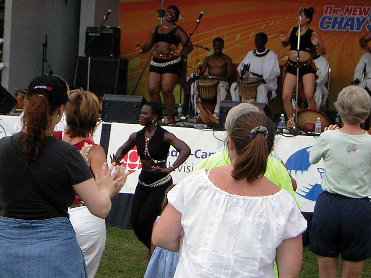 African dance troupe at a south-central Franco-Ontarian festival (Photo: Emanuel da Silva)