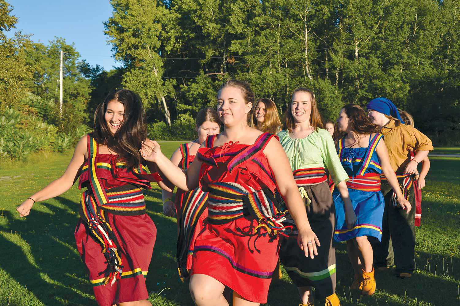 Métis Nation of Ontario group walking (Photo: Métis Nation of Ontario)