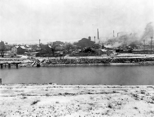 The Ontario steel industry grew quickly during the pre-war years. Canadian Steel Foundries plant from across the Welland Canal [between 1913 and 1918] (Archives of Ontario, C 190-4-0-0-7).