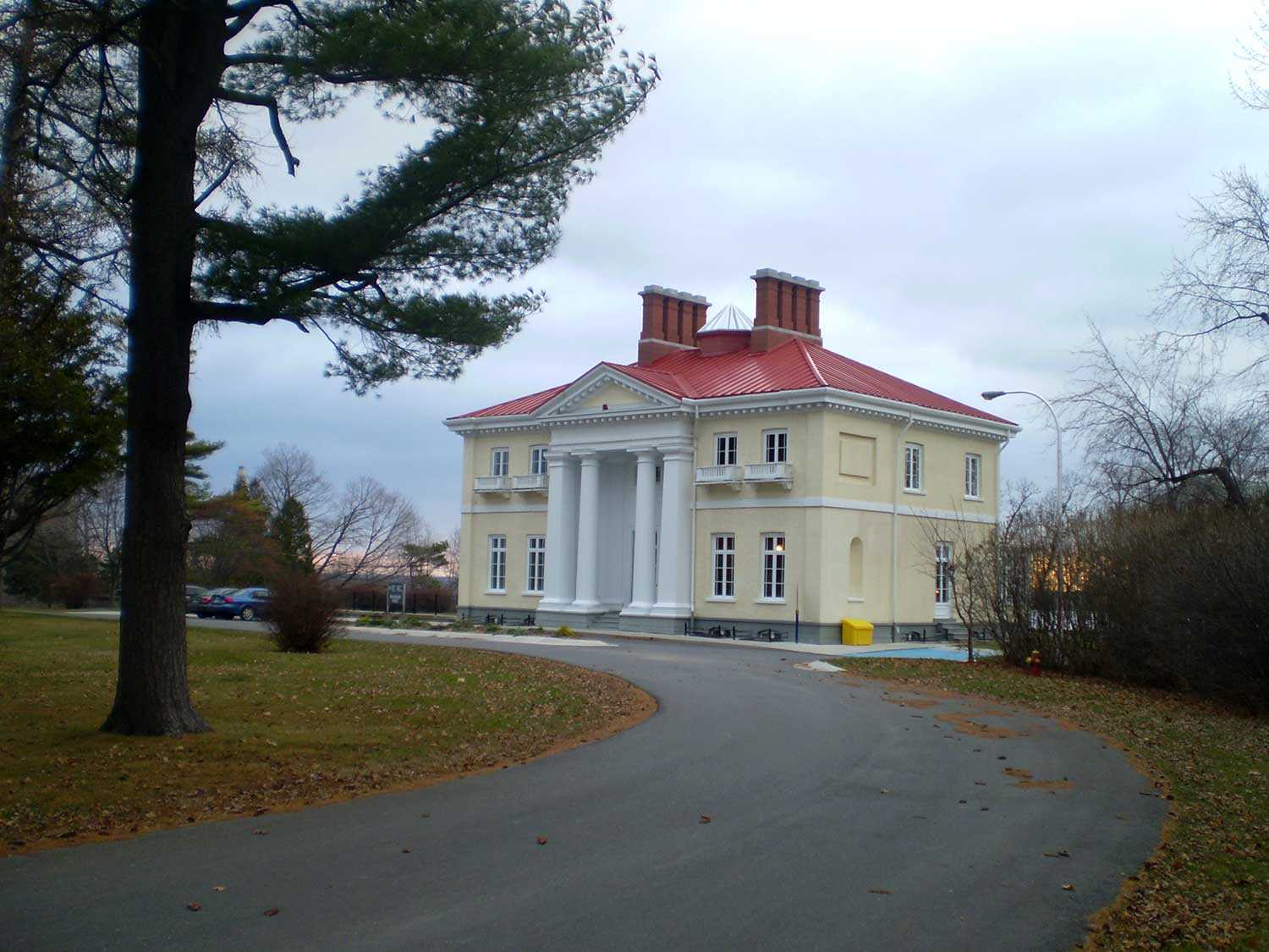 Rockwood Villa (Photo © Ontario Realty Corporation, 2009)