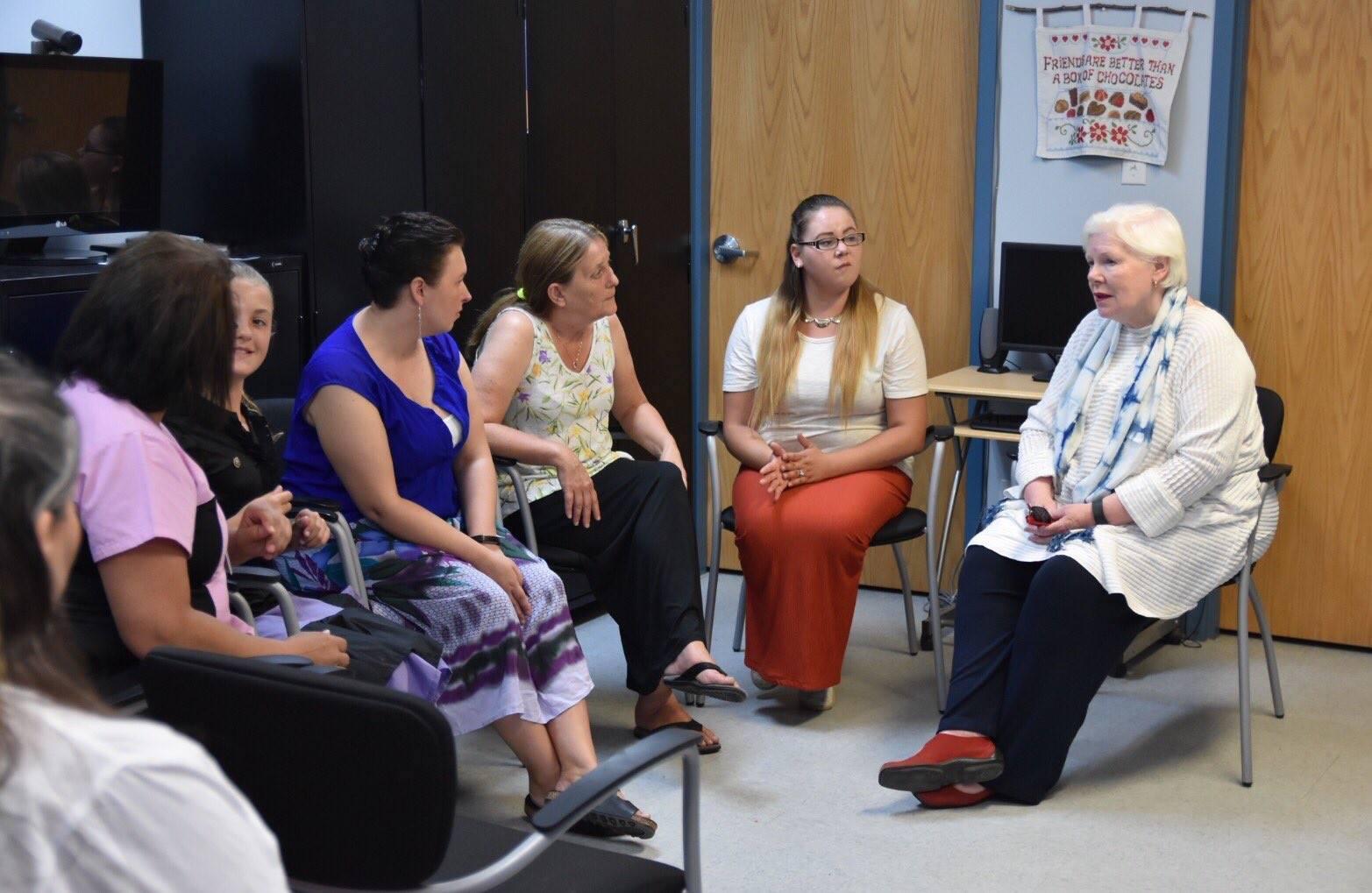 The Lieutenant Governor speaks with community members during a visit to the Ontario Native Women’s Association’s satellite office in Geraldton.