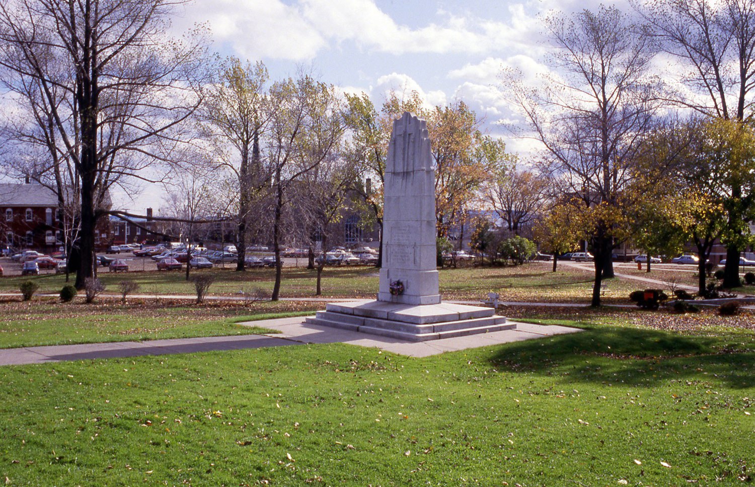The cenotaph in Thunder Bay’s Waverley Park, part of the Waverley Park HCD, and Ontario’s second-oldest municipal park. Photo courtesy of the City of Thunder Bay, Heritage Advisory Committee.