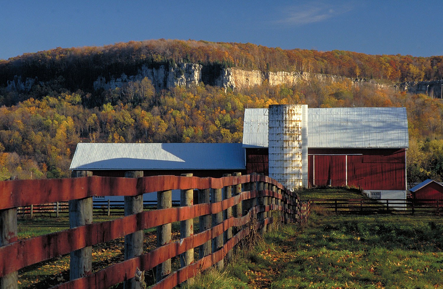 Farmland along the Niagara Escarpment, near Milton (Photo: Ontario Tourism)