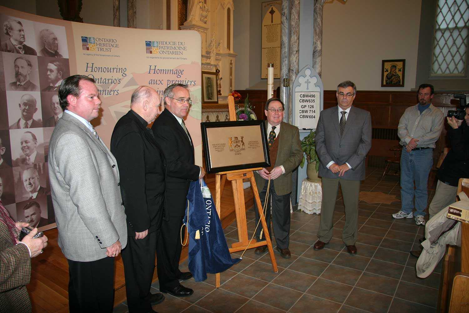 From left: Bryan McGillis, Mayor of the Township of South Stormont; Father Bernard Cameron, St. Andrews Church; Jim Brownell, MPP, Stormont-Dundas-South Glengarry; Alan McDonald Sullivan, Board member, Ontario Heritage Trust; and Michel Labreque, descendant of John Sandfield Macdonald (Photo: Kevin Lamoureux)