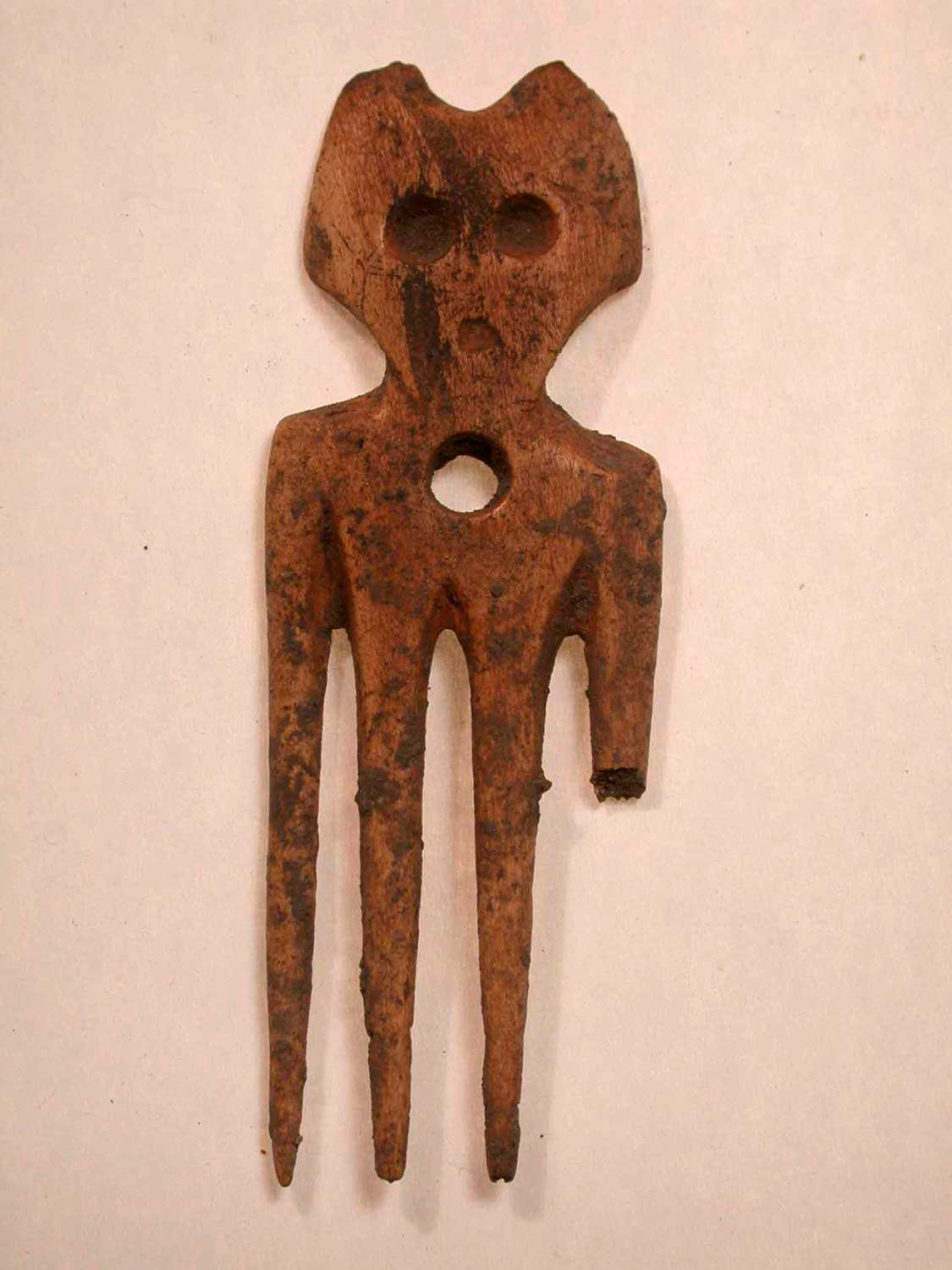 Antler effigy comb recovered in 2007 at the Lawson Iroquoian village site, London (Photo courtesy of Robert Pearce)